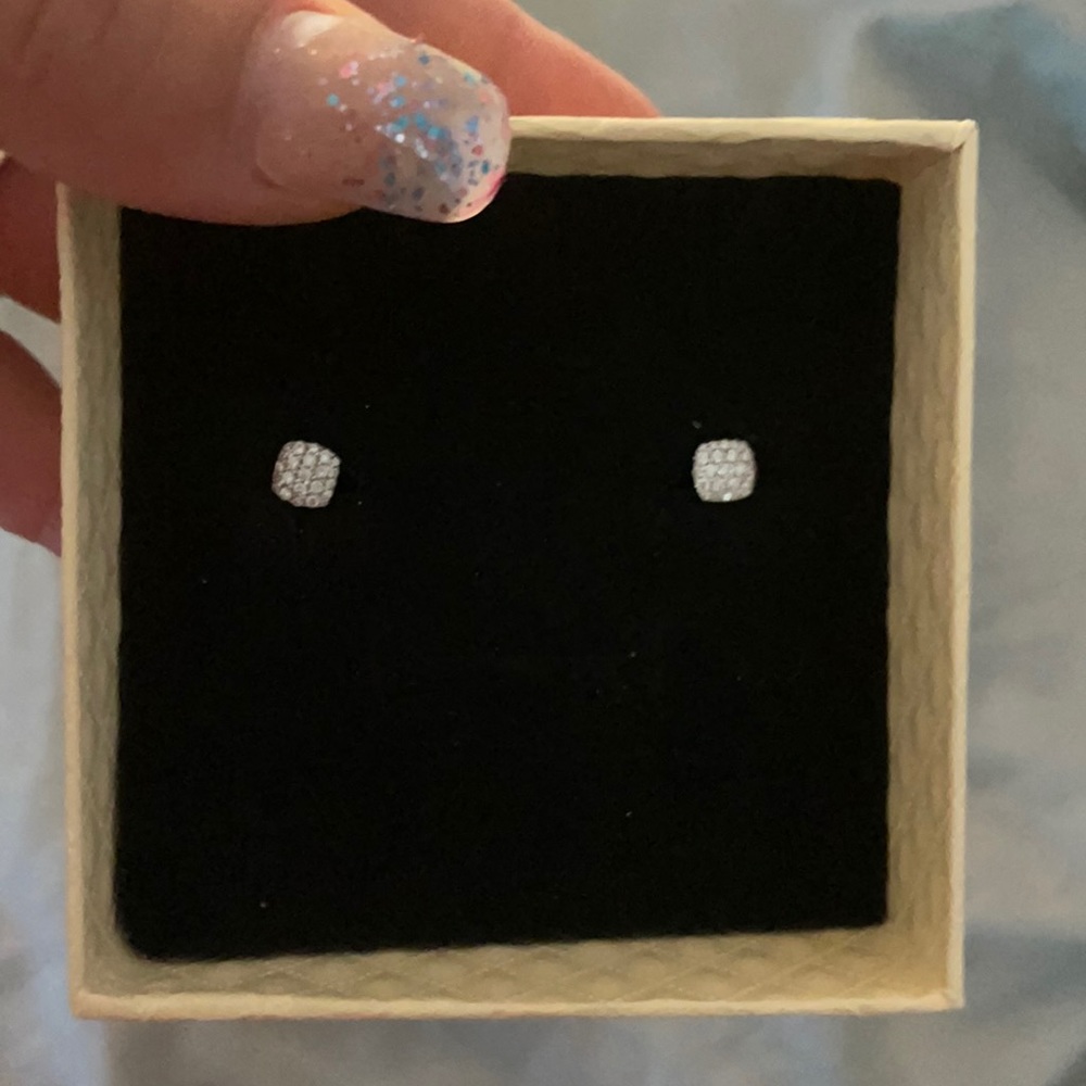 White Gold Diamond earrings